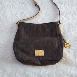 Michael Kors Messenger Crossbody